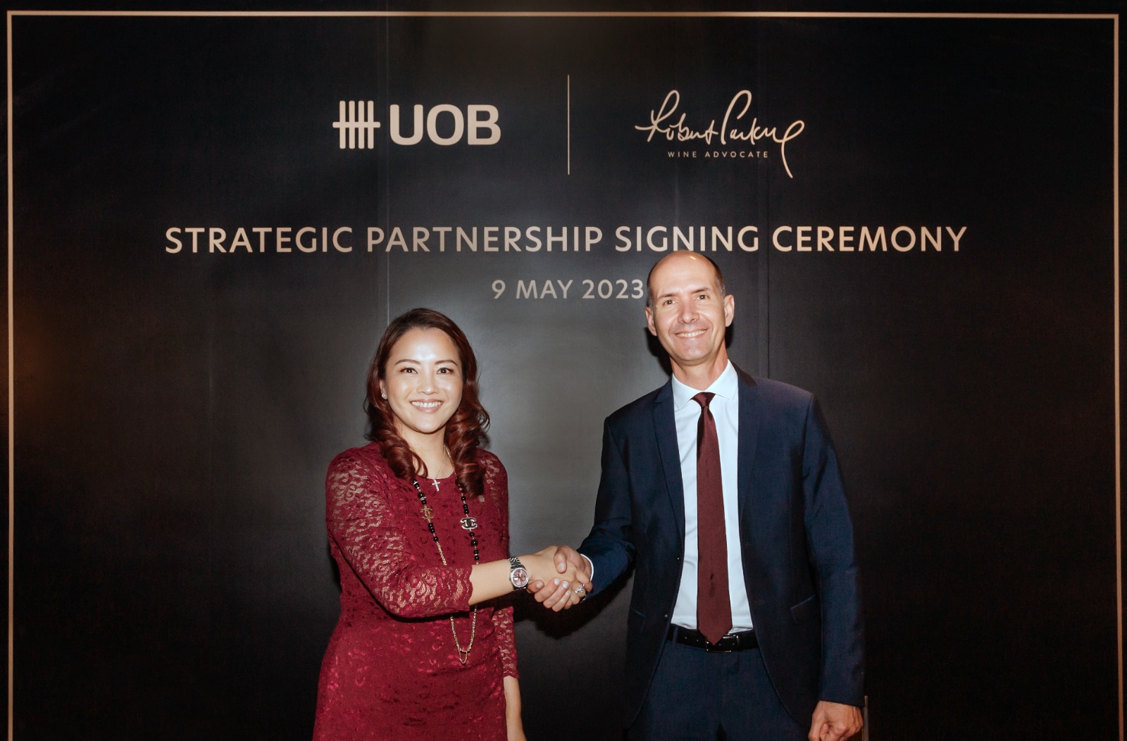 United Overseas Bank (UOB), Managing Director, Head Group Personal Financial Services, Jacquelyn Tan (left) and Robert Parker Wine Advocate, Chief Executive Officer, Mickael Moiroud (right).