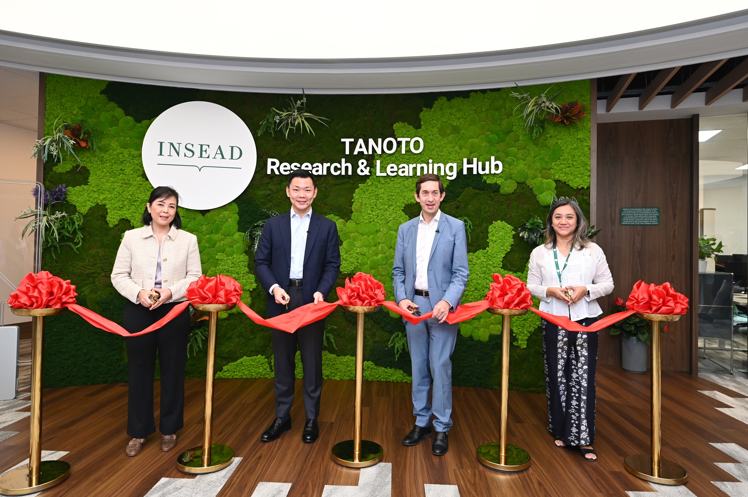 (From left to right) Ms Inge Sanitasia Kusuma, Country Head of Tanoto Foundation Indonesia, Mr Anderson Tanoto, Member of the Board of Trustees, Tanoto Foundation, Professor Francisco Veloso, Dean of INSEAD, and Ms Yuhanis Yusoff, Head of Tanoto Research and Learning Hub, at the inauguration of the Tanoto Research and Learning Hub, INSEAD Asia Campus