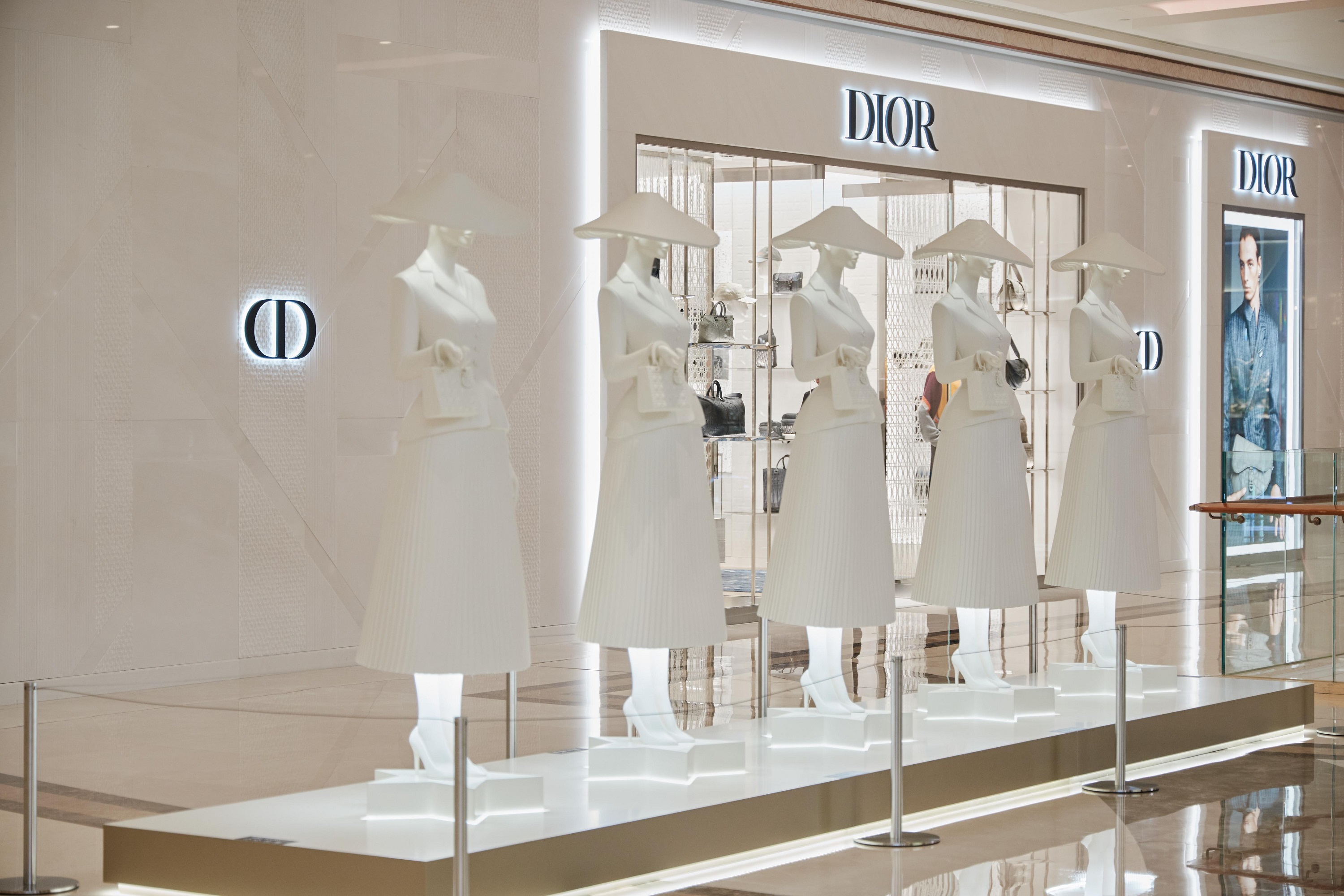 Celebrating the grand opening of Dior boutique at Galaxy Promenade, Tailleur Bar is displayed in front of the boutique to highlight the emblematic silhouette of The New Look.