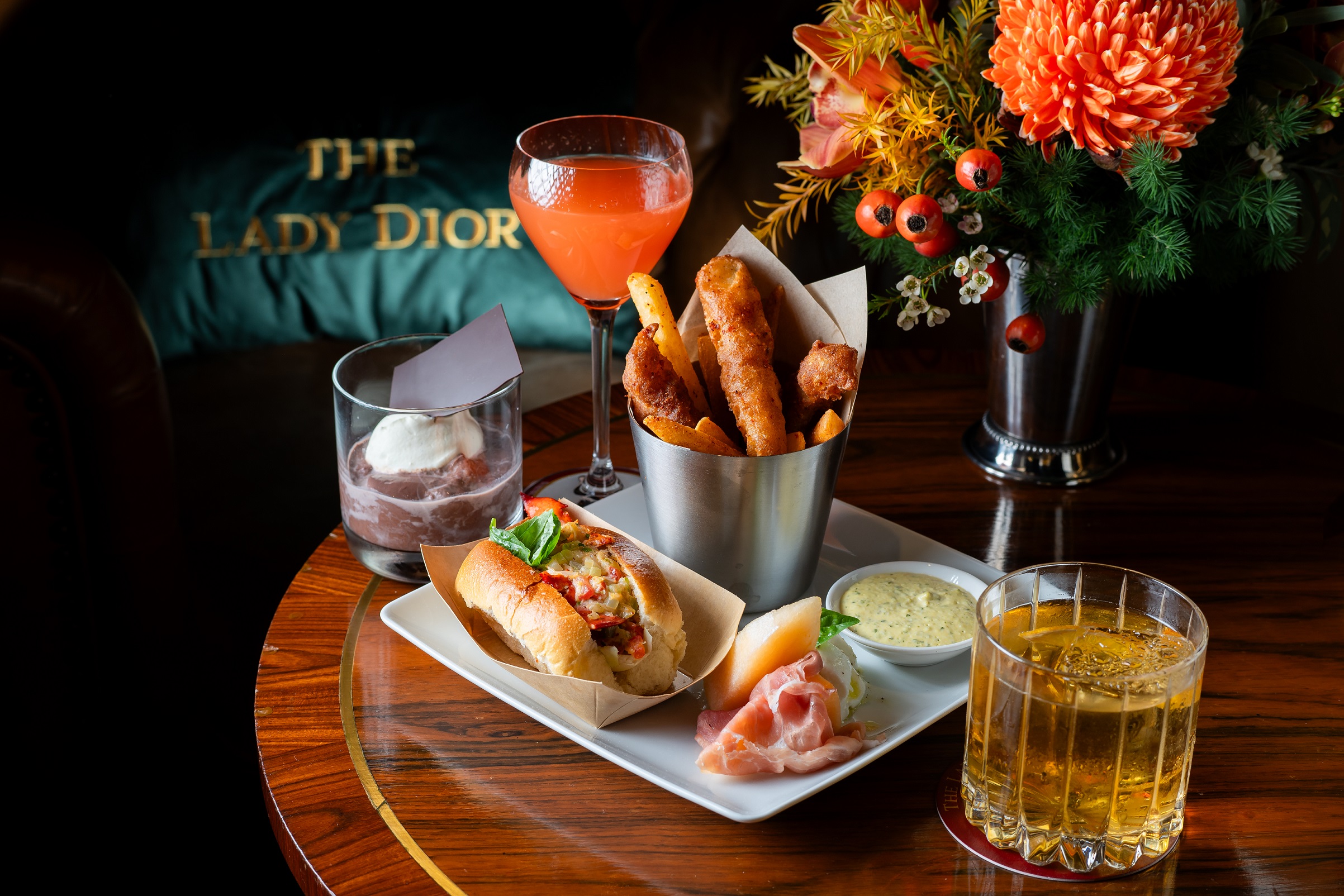 A delightful lineup of Dior-themed cocktails, as well as flavorsome savories and sweets awaits at The Lady Dior Pub.