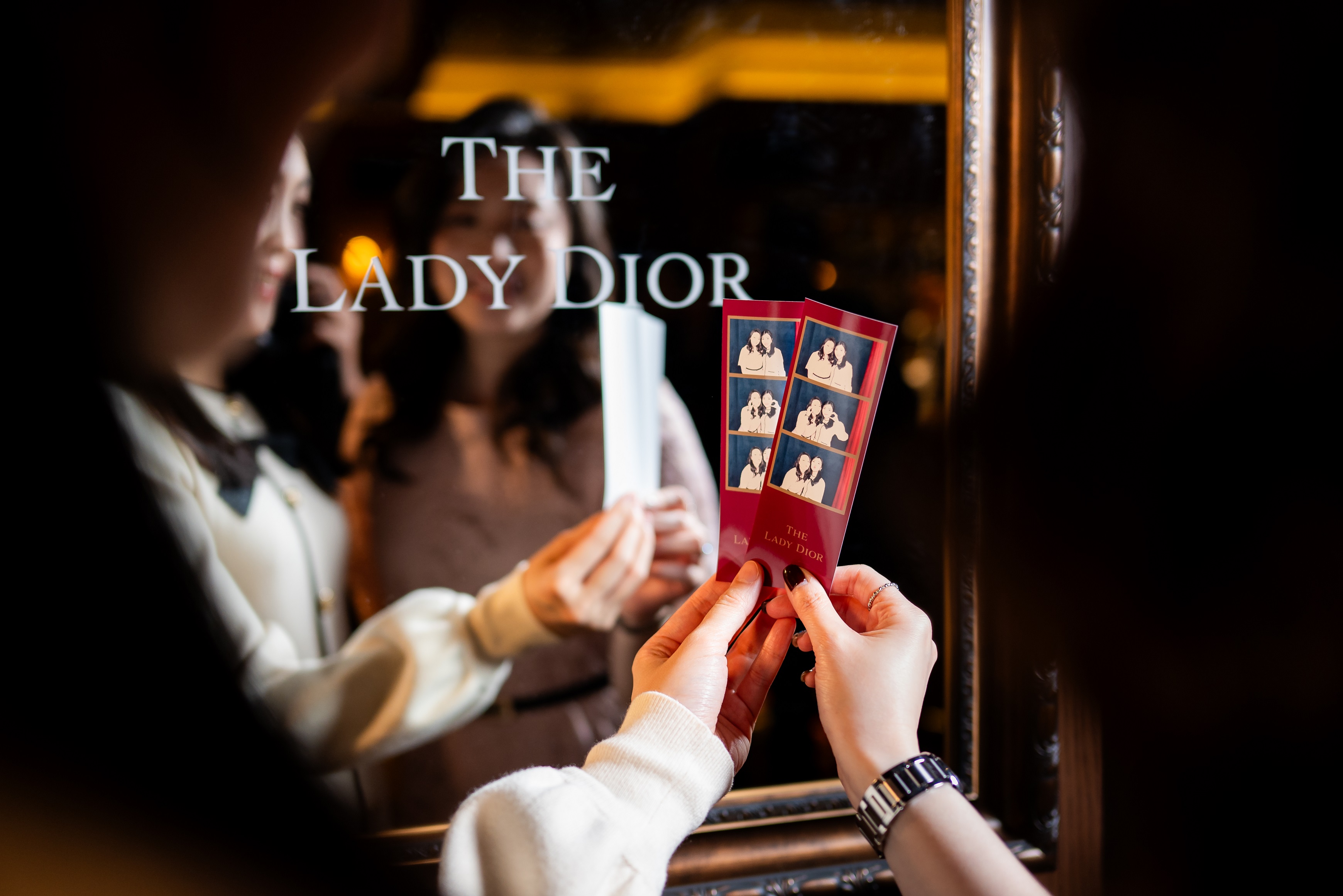 The Lady Dior Pub offers a line up of unparalleled luxury experience, including a fun instant photo booth and much more.